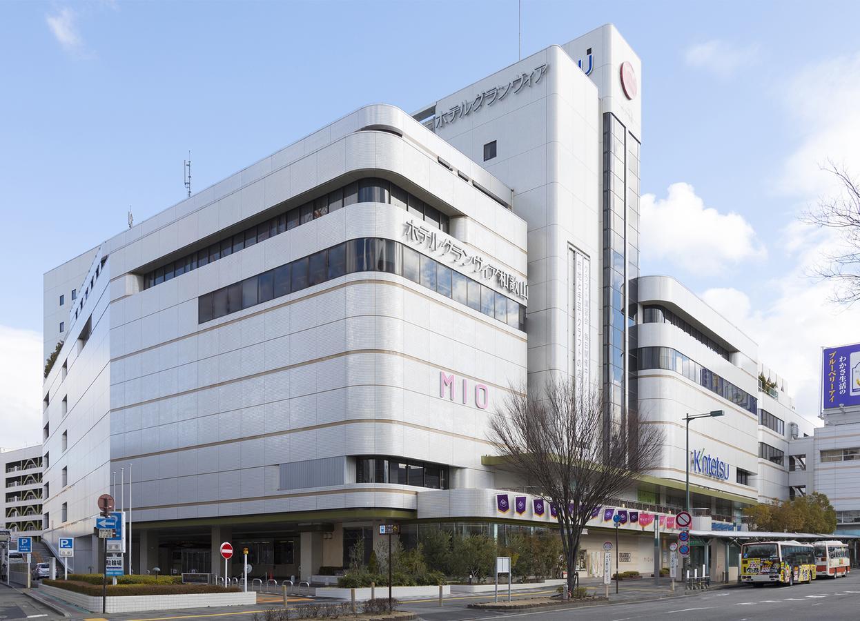 The S3 Wakayama Station Exterior foto